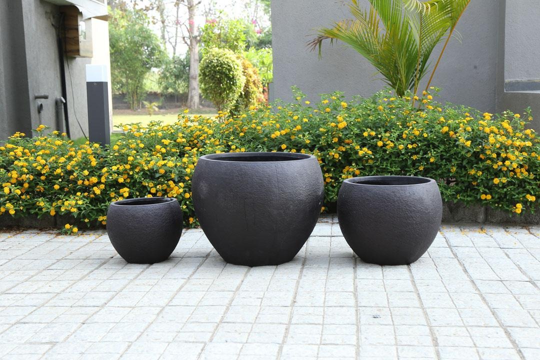 Set of upcycled plastic planters in different sizes – EchoTrash eco decor India